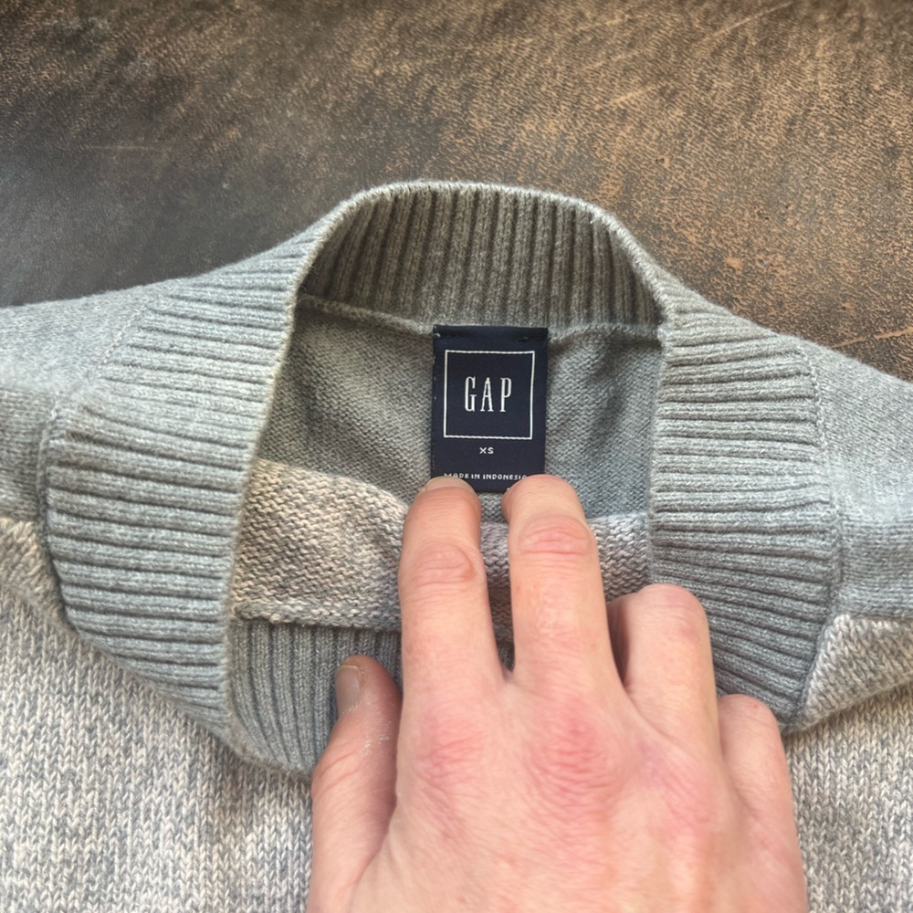 GAP Gray Turtleneck Sweater with Ribbed Texture